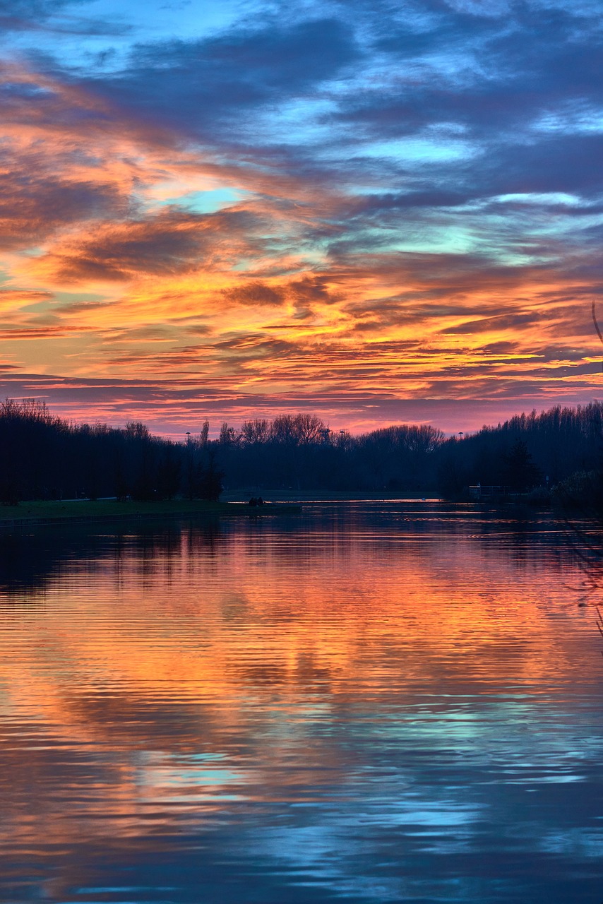 Kigo: Tarde de verano (夏の夕, なつのゆう, natsu no&nbsp;yū)